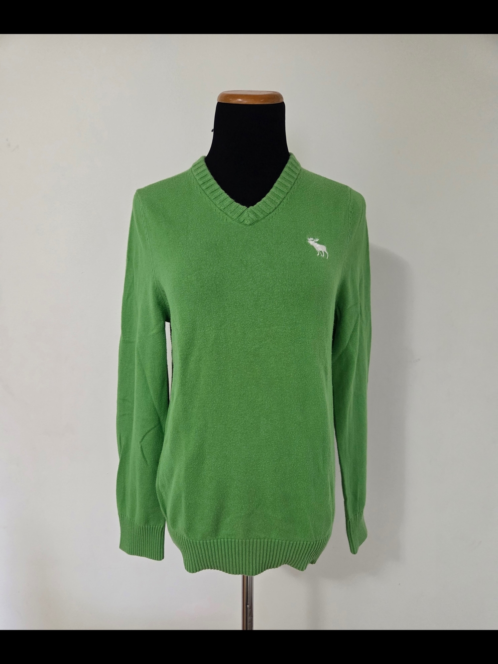 Abercrombie & Fitch Men's Green V-Neck Sweater Size M